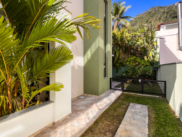 Casa Nova à Venda no Condomínio Recanto da Lagoinha – Ubatuba/SP