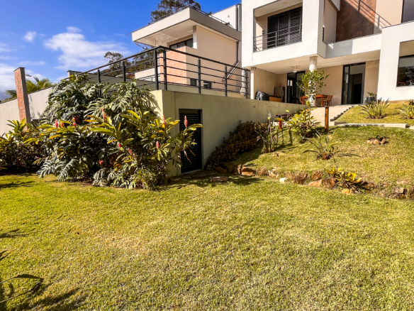 Casa Nova à Venda no Condomínio Recanto da Lagoinha – Ubatuba/SP