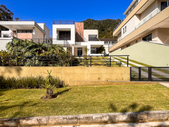 Casa Nova à Venda no Condomínio Recanto da Lagoinha – Ubatuba/SP