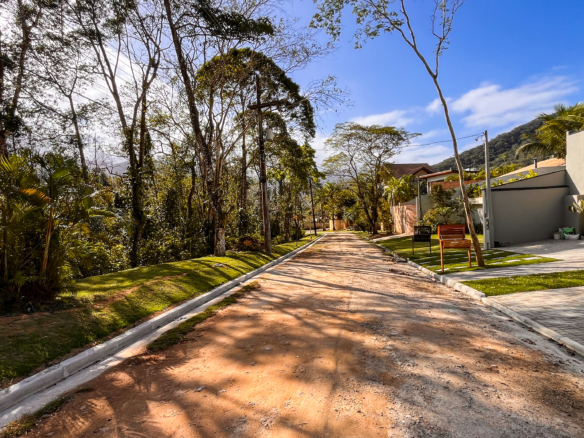 Casa Nova à Venda no Condomínio Recanto da Lagoinha – Ubatuba/SP