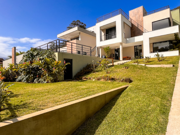Casa Nova à Venda no Condomínio Recanto da Lagoinha – Ubatuba/SP