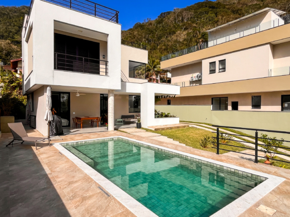Casa Nova à Venda no Condomínio Recanto da Lagoinha – Ubatuba/SP