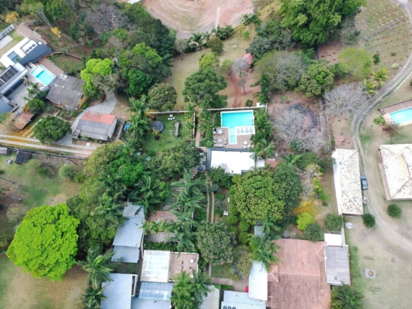 Refúgio de Alto Luxo à Beira da Represa – Um Paraíso Privativo em Vargem/SP