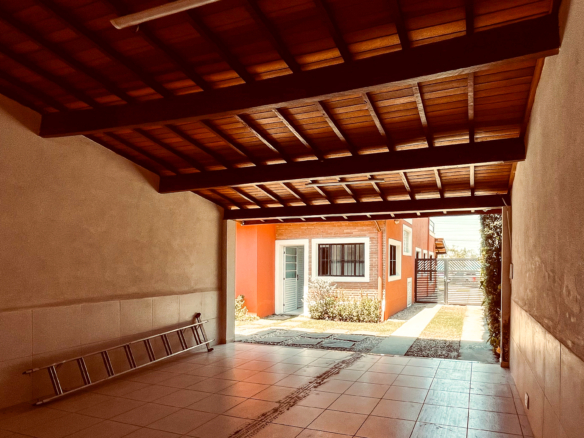 Casa à venda em Ubatuba no Condomínio Salga Lagoinha Frente Mar