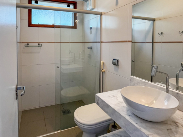 Casa à venda em Ubatuba no Condomínio Salga Lagoinha Frente Mar