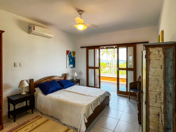 Casa à venda em Ubatuba no Condomínio Salga Lagoinha Frente Mar