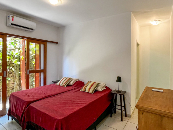Casa à venda em Ubatuba no Condomínio Salga Lagoinha Frente Mar