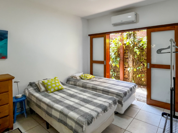 Casa à venda em Ubatuba no Condomínio Salga Lagoinha Frente Mar