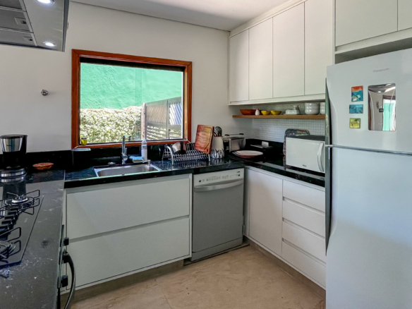 Casa à venda em Ubatuba no Condomínio Salga Lagoinha Frente Mar