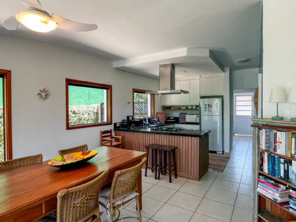 Casa à venda em Ubatuba no Condomínio Salga Lagoinha Frente Mar