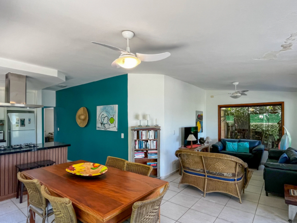 Casa à venda em Ubatuba no Condomínio Salga Lagoinha Frente Mar