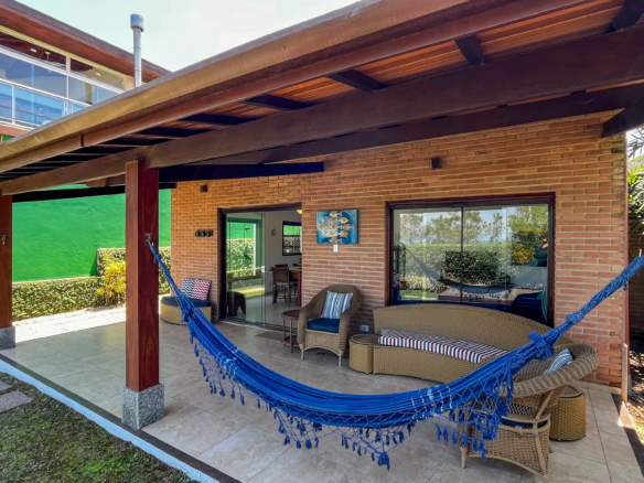 Casa à venda em Ubatuba no Condomínio Salga Lagoinha Frente Mar