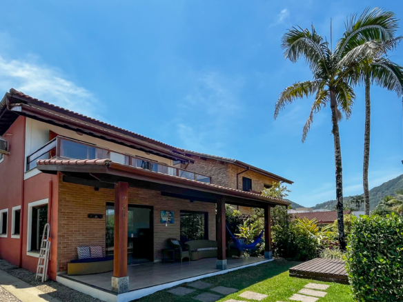 Casa à venda em Ubatuba no Condomínio Salga Lagoinha Frente Mar