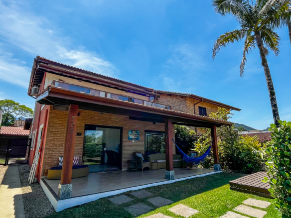 Casa à venda em Ubatuba no Condomínio Salga Lagoinha Frente Mar