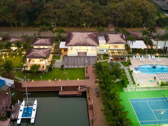 Casa de Alto Padrão Com 8 Suítes e Muita Sofisticação e Requinte em Angra dos Reis
