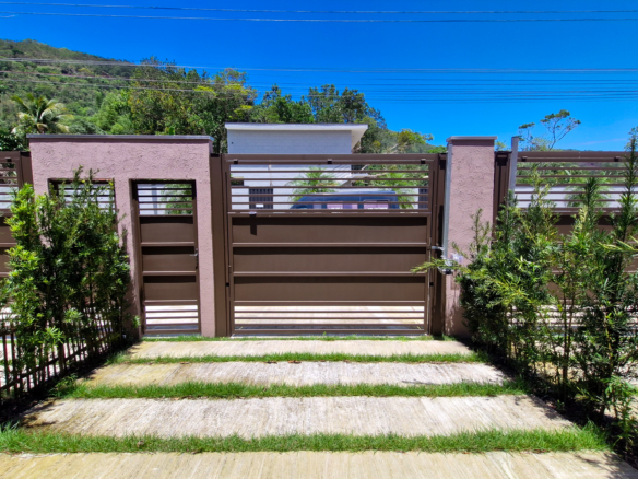 Casa á venda com 3 dormitórios a 700m da Praia da Tabatinga