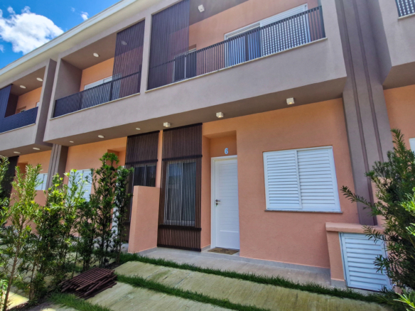 Casa á venda com 3 dormitórios a 700m da Praia da Tabatinga