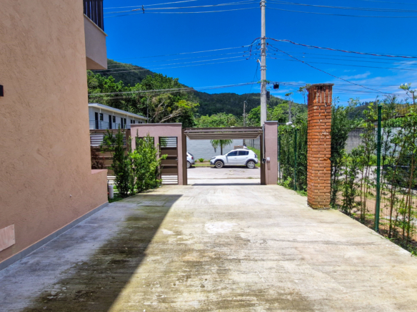 Casa á venda com 3 dormitórios a 700m da Praia da Tabatinga