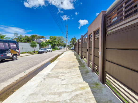 Casa á venda com 3 dormitórios a 700m da Praia da Tabatinga
