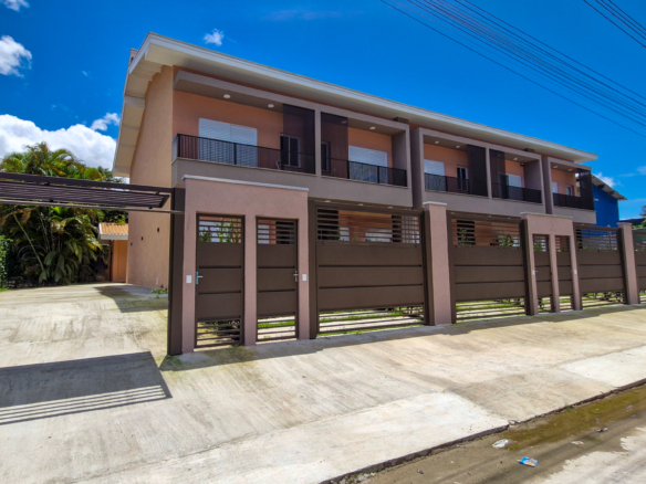 Casa á venda com 3 dormitórios a 700m da Praia da Tabatinga