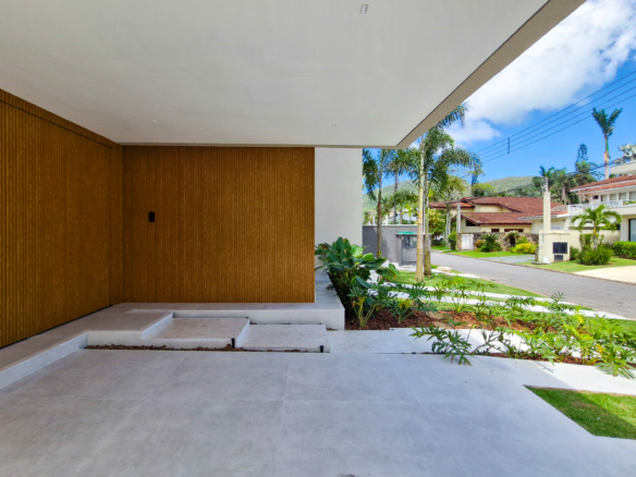 Residência Contemporânea de Alto Luxo no Condomínio Costa Verde Tabatinga