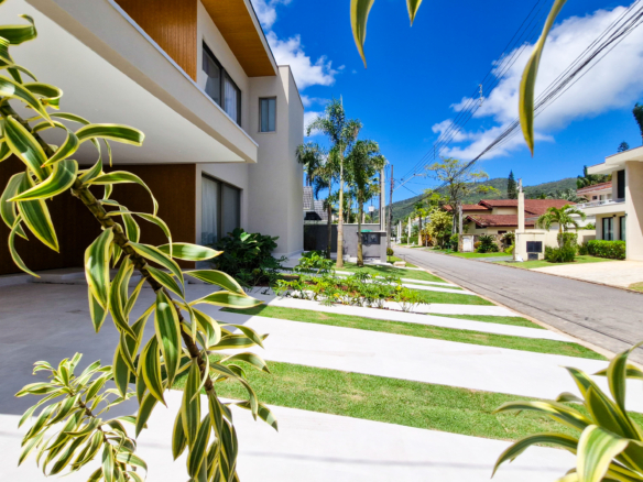 Residência Contemporânea de Alto Luxo no Condomínio Costa Verde Tabatinga