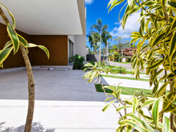 Residência Contemporânea de Alto Luxo no Condomínio Costa Verde Tabatinga