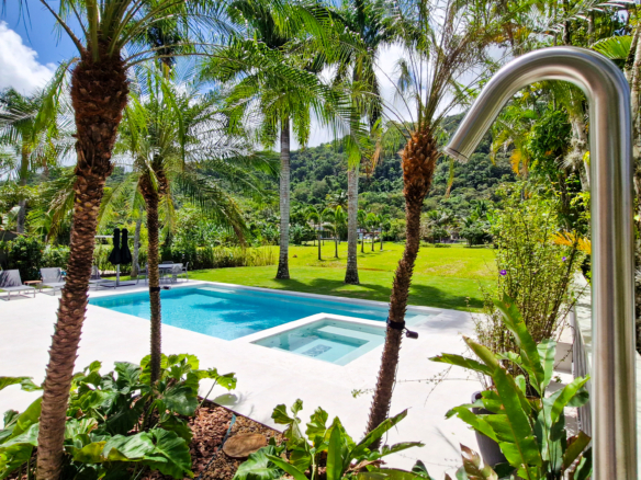 Residência Contemporânea de Alto Luxo no Condomínio Costa Verde Tabatinga