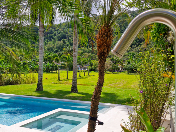 Residência Contemporânea de Alto Luxo no Condomínio Costa Verde Tabatinga
