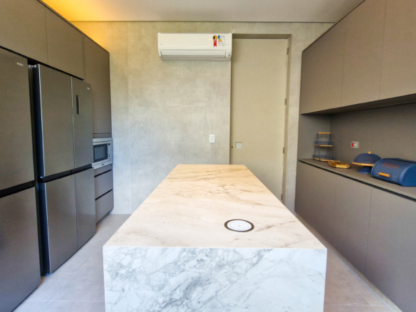 Residência Contemporânea de Alto Luxo no Condomínio Costa Verde Tabatinga