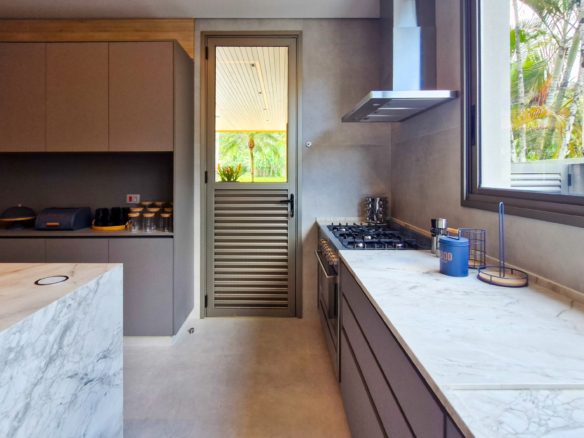 Residência Contemporânea de Alto Luxo no Condomínio Costa Verde Tabatinga