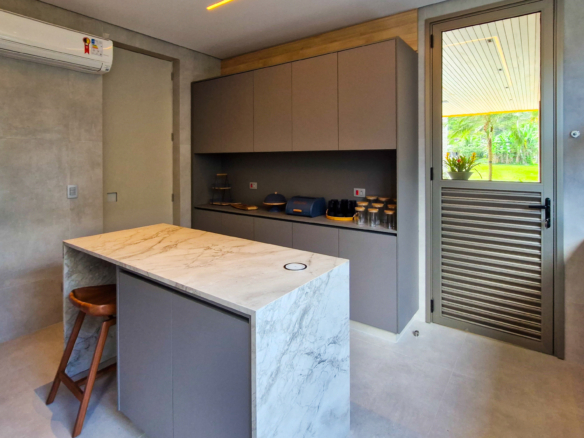 Residência Contemporânea de Alto Luxo no Condomínio Costa Verde Tabatinga