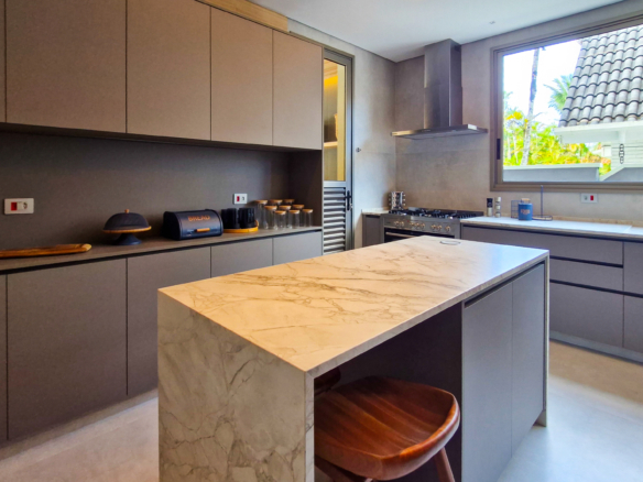Residência Contemporânea de Alto Luxo no Condomínio Costa Verde Tabatinga