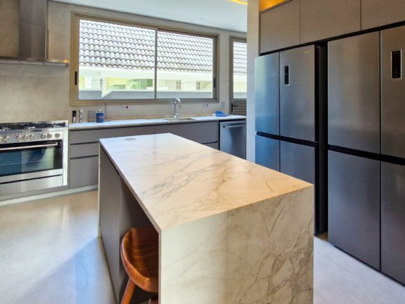 Residência Contemporânea de Alto Luxo no Condomínio Costa Verde Tabatinga