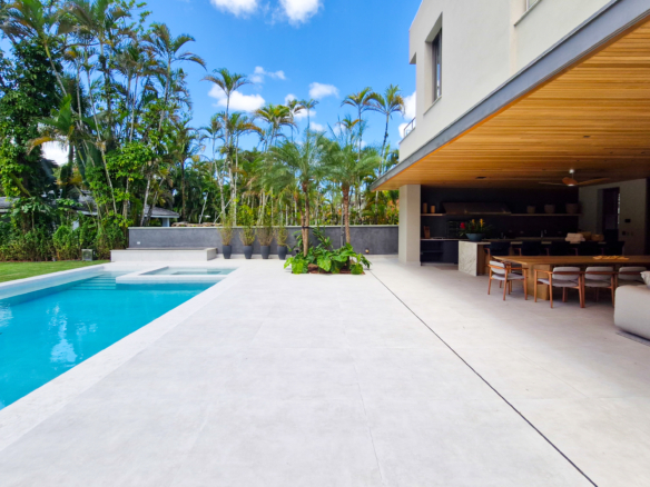 Residência Contemporânea de Alto Luxo no Condomínio Costa Verde Tabatinga