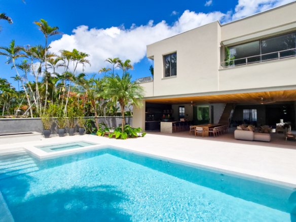 Residência Contemporânea de Alto Luxo no Condomínio Costa Verde Tabatinga