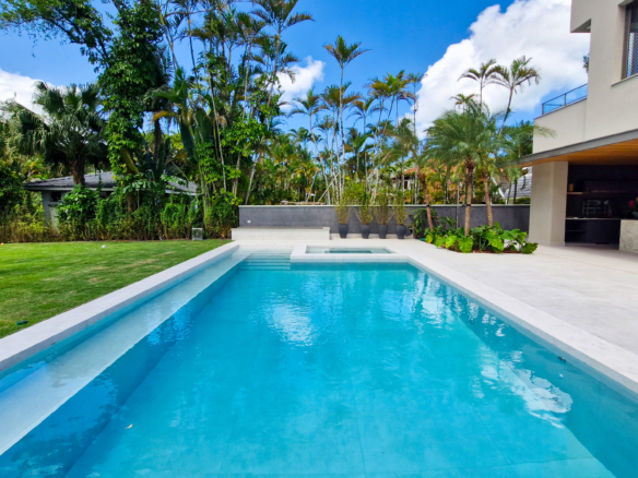 Residência Contemporânea de Alto Luxo no Condomínio Costa Verde Tabatinga