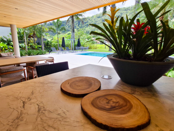 Residência Contemporânea de Alto Luxo no Condomínio Costa Verde Tabatinga