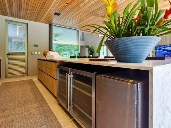 Residência Contemporânea de Alto Luxo no Condomínio Costa Verde Tabatinga