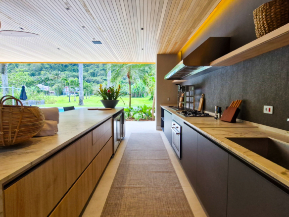 Residência Contemporânea de Alto Luxo no Condomínio Costa Verde Tabatinga
