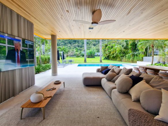 Residência Contemporânea de Alto Luxo no Condomínio Costa Verde Tabatinga
