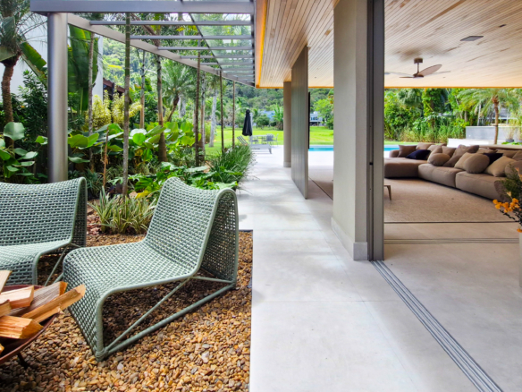 Residência Contemporânea de Alto Luxo no Condomínio Costa Verde Tabatinga