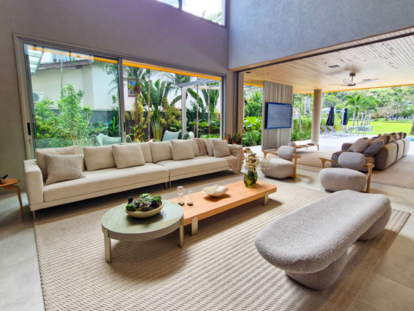 Residência Contemporânea de Alto Luxo no Condomínio Costa Verde Tabatinga