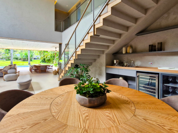 Residência Contemporânea de Alto Luxo no Condomínio Costa Verde Tabatinga
