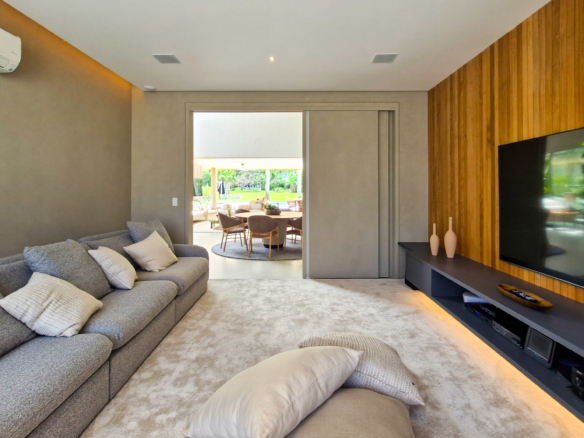 Residência Contemporânea de Alto Luxo no Condomínio Costa Verde Tabatinga