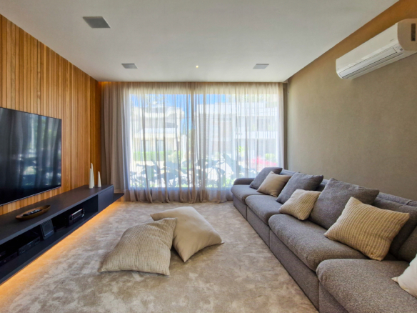 Residência Contemporânea de Alto Luxo no Condomínio Costa Verde Tabatinga