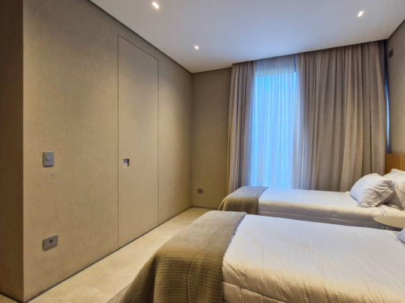 Residência Contemporânea de Alto Luxo no Condomínio Costa Verde Tabatinga
