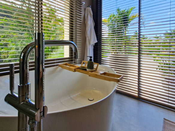 Residência Contemporânea de Alto Luxo no Condomínio Costa Verde Tabatinga