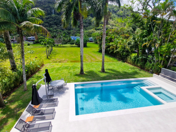 Residência Contemporânea de Alto Luxo no Condomínio Costa Verde Tabatinga