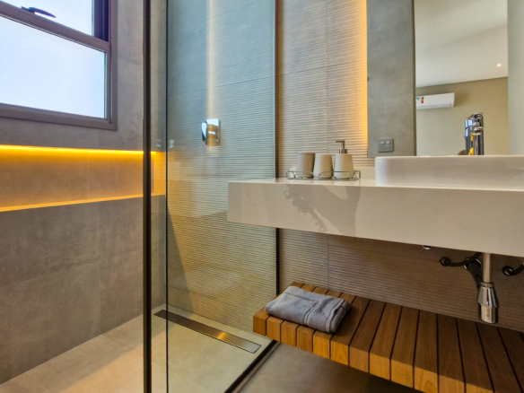 Residência Contemporânea de Alto Luxo no Condomínio Costa Verde Tabatinga